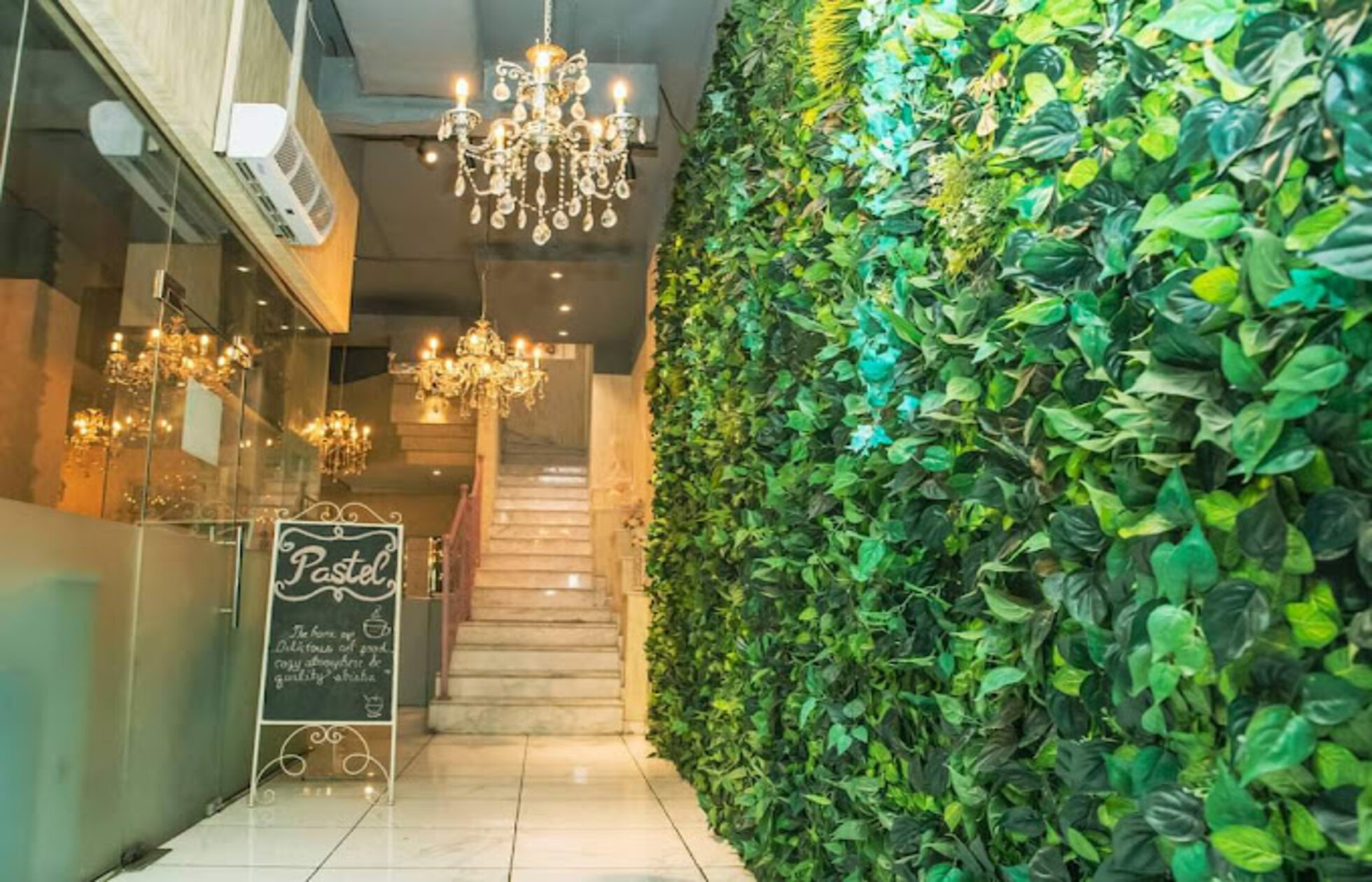 Pastel Restaurant & Cafe